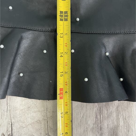 DO+BE Pearl-Studded Crop Top Black Faux Leather Ruffle Hem Y2K Whimsigoth Sz M - Picture 13 of 13